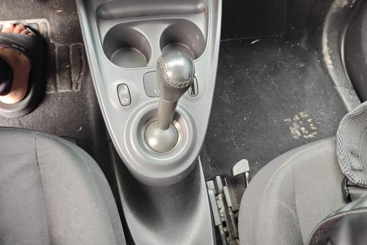 Used smart fortwo 2015 1.0L 52 kW hardtop Dynamic version Gear Lever