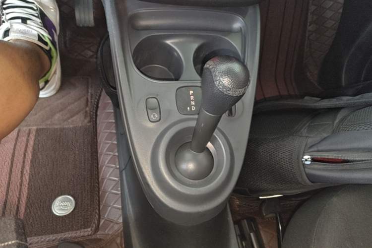 Used smart fortwo 2015 1.0L 52 kW hardtop Dynamic version Gear Lever