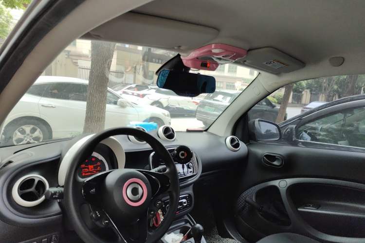Used smart fortwo 2015 1.0L 52 kW hardtop Dynamic version Headliner