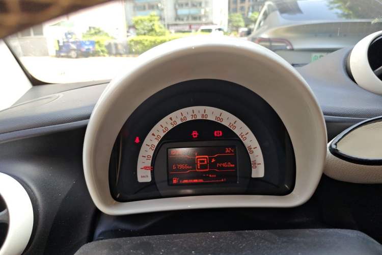 Used smart fortwo 2015 1.0L 52 kW hardtop Dynamic version Instrument Cluster