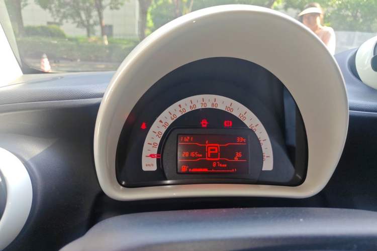Used smart fortwo 2015 1.0L 52 kW hardtop Dynamic version Instrument Cluster