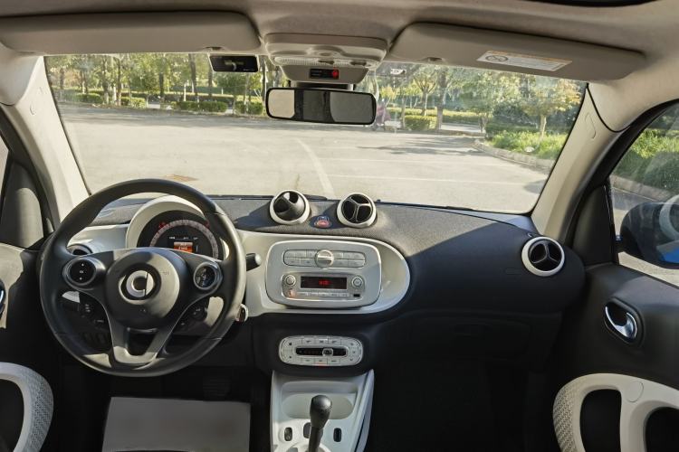 Used smart fortwo 2015 1.0L 52 kW Hardtop Passion Edition Interior 1