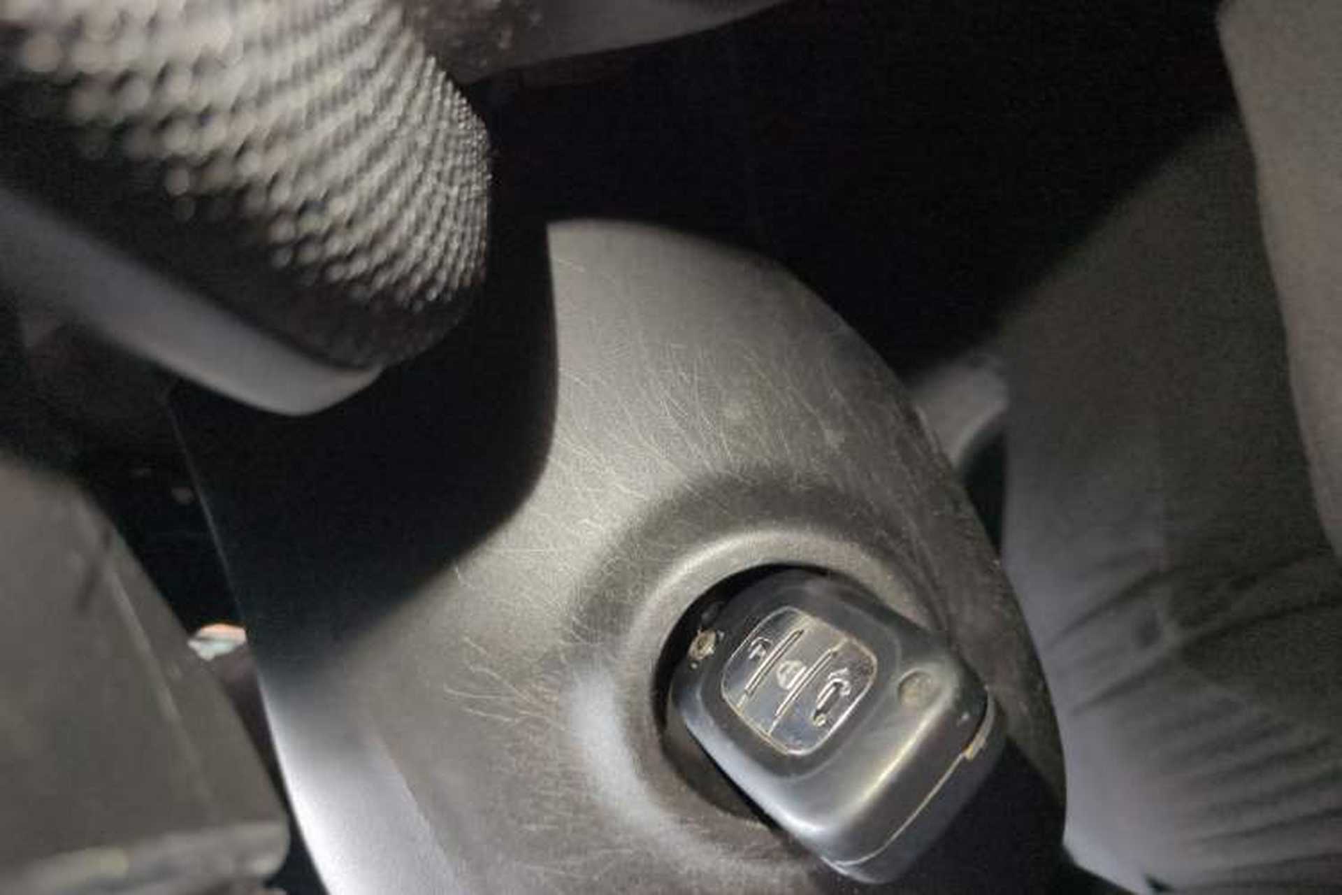 Used smart fortwo 2015 1.0L 52 kW Hardtop Passion Edition Interior 1