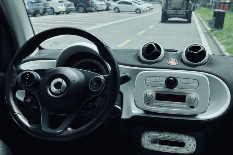 Used smart fortwo 2015 1.0L 52 kW Hardtop Passion Edition Interior 2