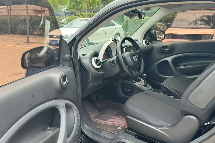 Used smart fortwo 2015 1.0L 52 kW hardtop Dynamic version Interior 2
