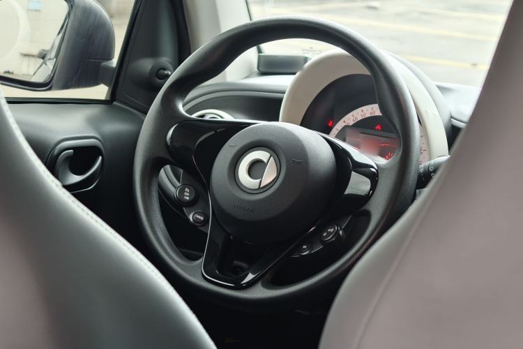 Used smart fortwo 2015 1.0L 52 kW hardtop Dynamic version Interior 2