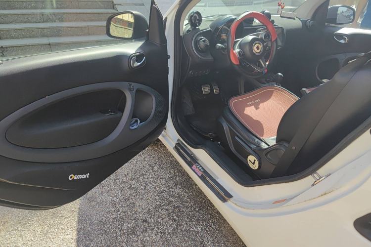 Used smart fortwo 2015 1.0L 52 kW Hardtop Passion Edition Interior 3