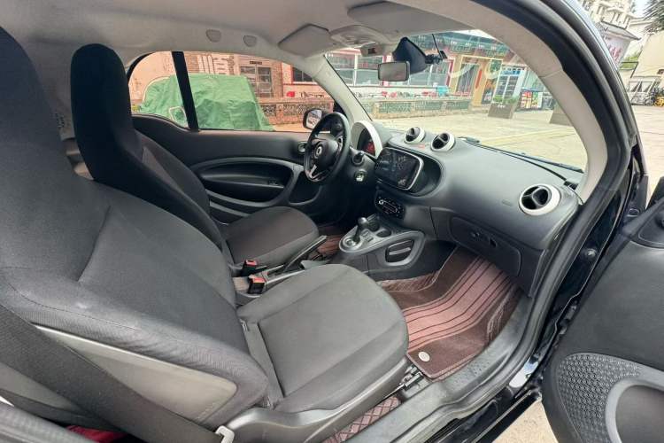Used smart fortwo 2015 1.0L 52 kW hardtop Dynamic version Interior 3