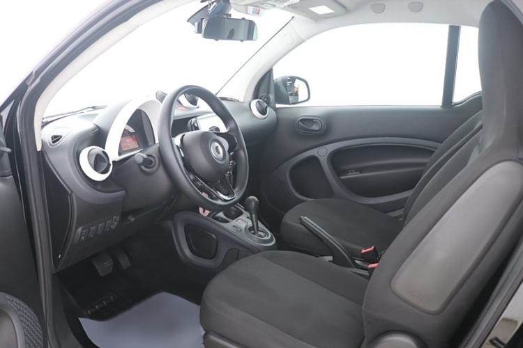 Used smart fortwo 2015 1.0L 52 kW hardtop Dynamic version Interior 3
