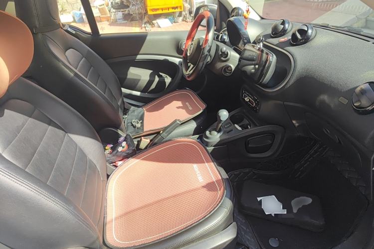 Used smart fortwo 2015 1.0L 52 kW Hardtop Passion Edition Interior 4