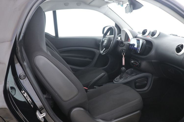Used smart fortwo 2015 1.0L 52 kW hardtop Dynamic version Interior 4