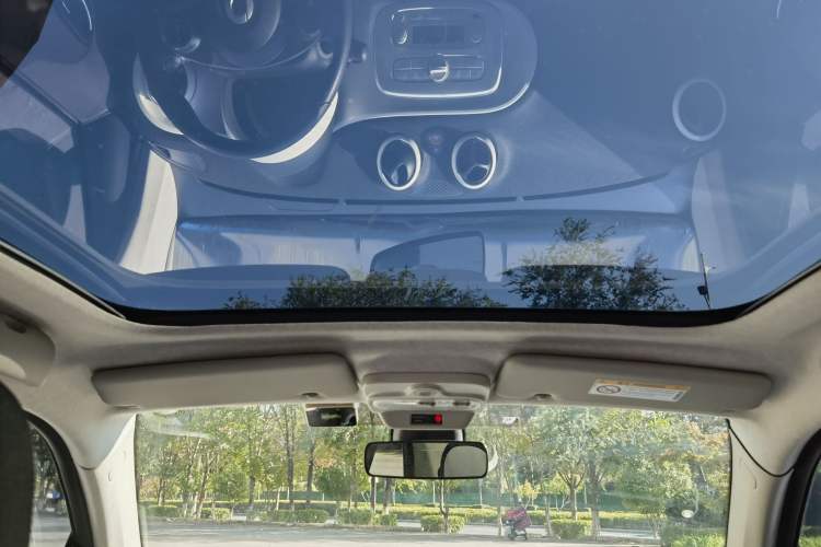 Used smart fortwo 2015 1.0L 52 kW Hardtop Passion Edition Interior 6