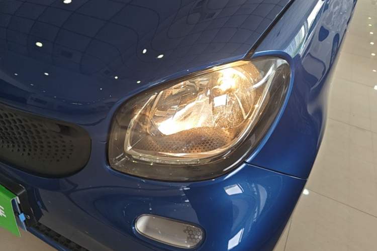Used smart fortwo 2015 1.0L 52 kW hardtop Dynamic version Left Front Headlight