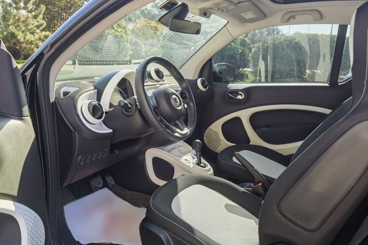 Used smart fortwo 2015 1.0L 52 kW Hardtop Passion Edition Left Front Seat
