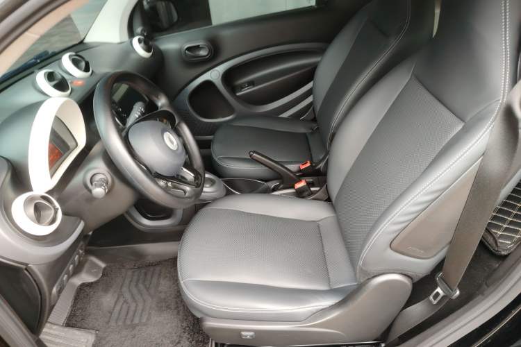 Used smart fortwo 2015 1.0L 52 kW hardtop Dynamic version Left Front Seat