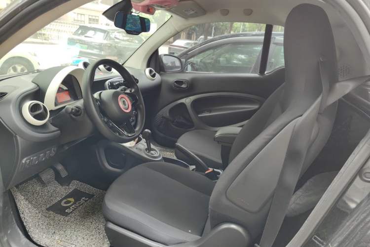 Used smart fortwo 2015 1.0L 52 kW hardtop Dynamic version Left Front Seat