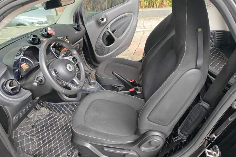 Used smart fortwo 2015 1.0L 52 kW Hardtop Passion Edition Left Front Seat