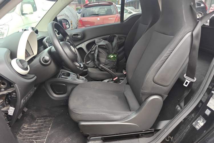 Used smart fortwo 2015 1.0L 52 kW hardtop Dynamic version Left Front Seat