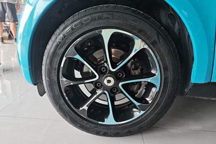 Used smart fortwo 2015 1.0L 52 kW Hardtop Passion Edition Left Front Wheel Hub