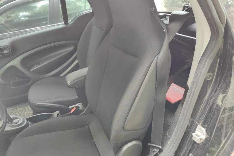 Used smart fortwo 2015 1.0L 52 kW hardtop Dynamic version Left Rear Seat