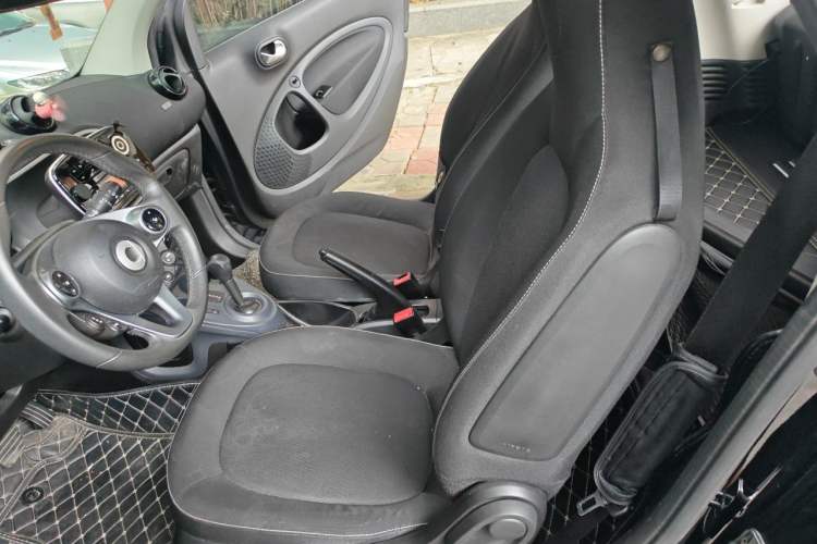 Used smart fortwo 2015 1.0L 52 kW Hardtop Passion Edition Left Rear Seat