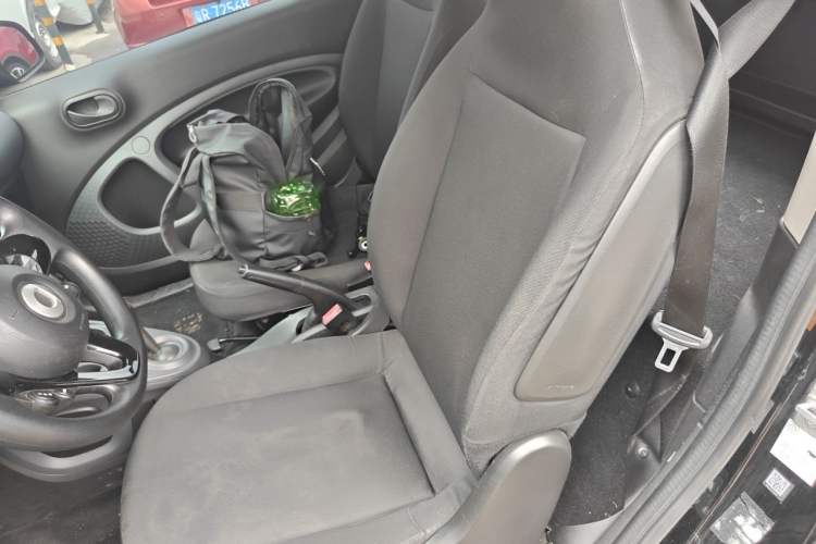 Used smart fortwo 2015 1.0L 52 kW hardtop Dynamic version Left Rear Seat