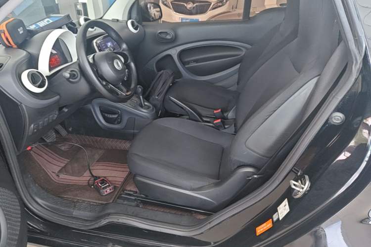 Used smart fortwo 2015 1.0L 52 kW hardtop Dynamic version Left Rear Seat