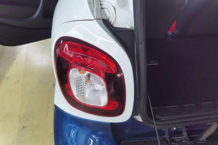 Used smart fortwo 2015 1.0L 52 kW hardtop Dynamic version Left Rear Taillight