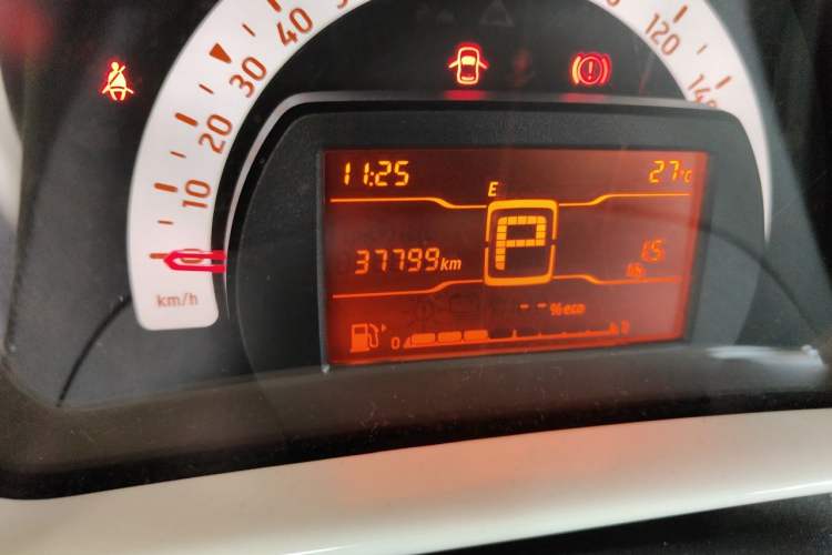 Used smart fortwo 2015 1.0L 52 kW hardtop Dynamic version Odometer Close Up