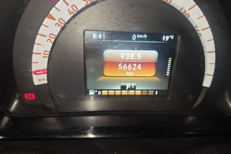 Used smart fortwo 2015 1.0L 52 kW Hardtop Passion Edition Odometer Close Up