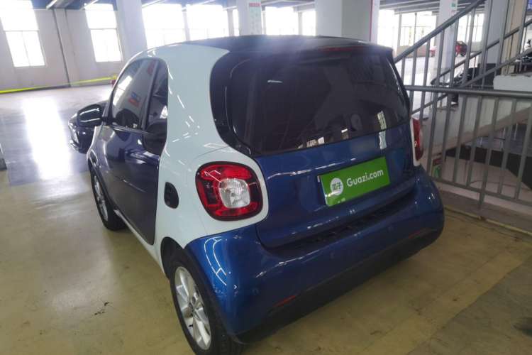 Used smart fortwo 2015 1.0L 52 kW hardtop Dynamic version Rear Left 45 Deg