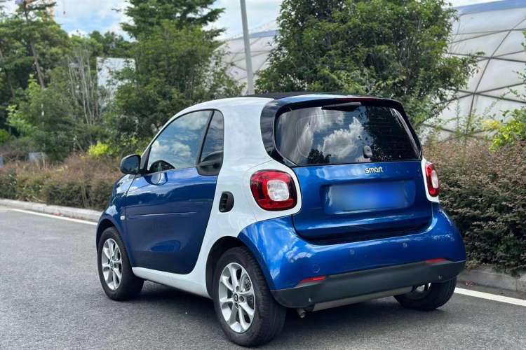 Used smart fortwo 2015 1.0L 52 kW hardtop Dynamic version Rear Right 45 Deg