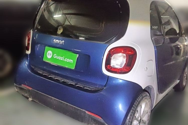 Used smart fortwo 2015 1.0L 52 kW hardtop Dynamic version Rear Right 45 Deg
