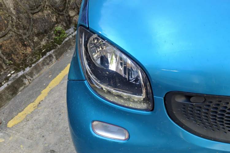 Used smart fortwo 2015 1.0L 52 kW hardtop Dynamic version Right Front Headlight