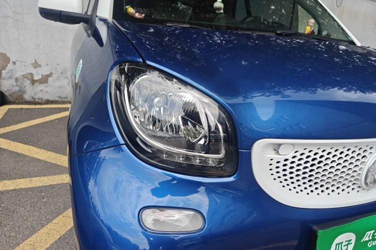 Used smart fortwo 2015 1.0L 52 kW Hardtop Passion Edition Right Front Headlight