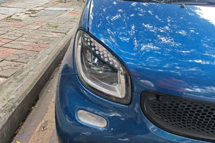 Used smart fortwo 2015 1.0L 52 kW Hardtop Passion Edition Right Front Headlight