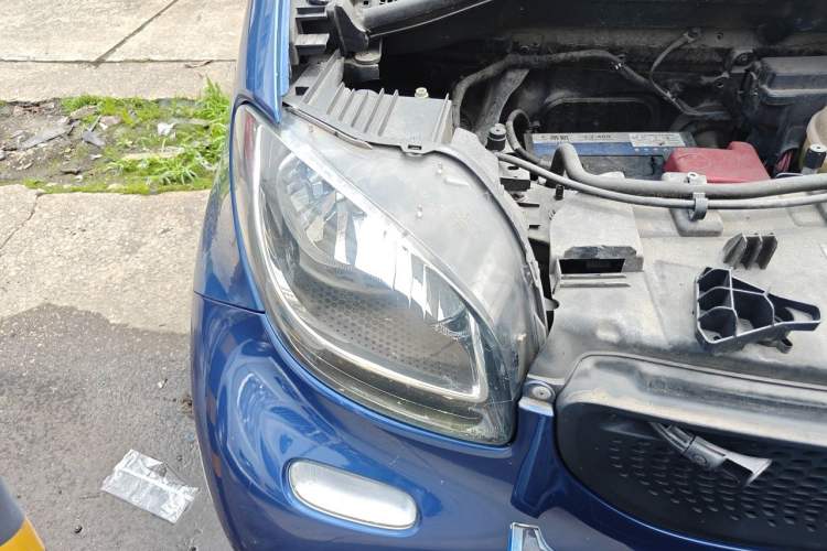 Used smart fortwo 2015 1.0L 52 kW hardtop Dynamic version Right Front Headlight