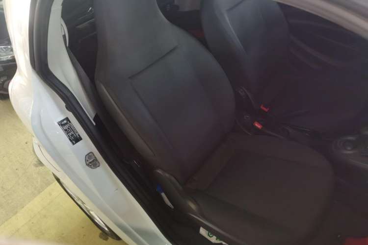 Used smart fortwo 2015 1.0L 52 kW hardtop Dynamic version Right Front Seat