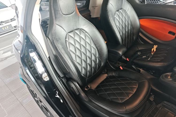 Used smart fortwo 2015 1.0L 52 kW Hardtop Passion Edition Right Front Seat