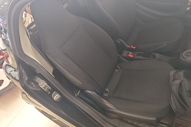 Used smart fortwo 2015 1.0L 52 kW hardtop Dynamic version Right Front Seat