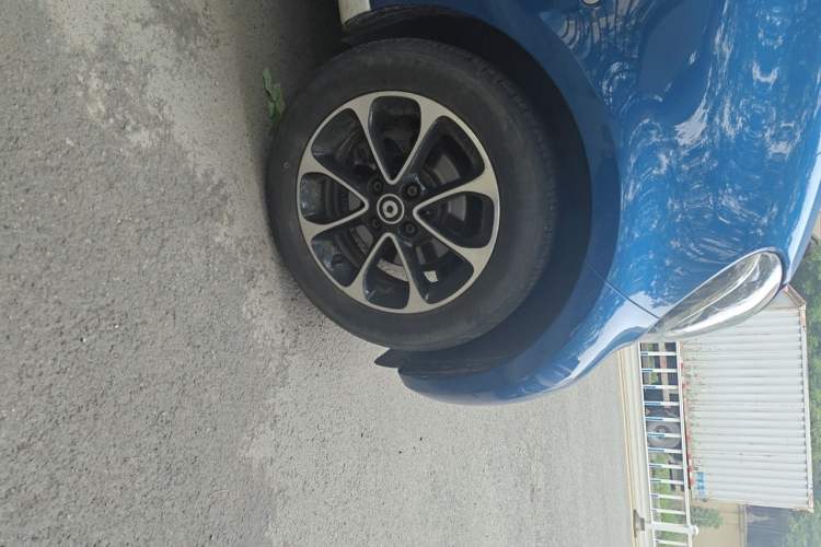 Used smart fortwo 2015 1.0L 52 kW Hardtop Passion Edition Right Front Wheel Hub