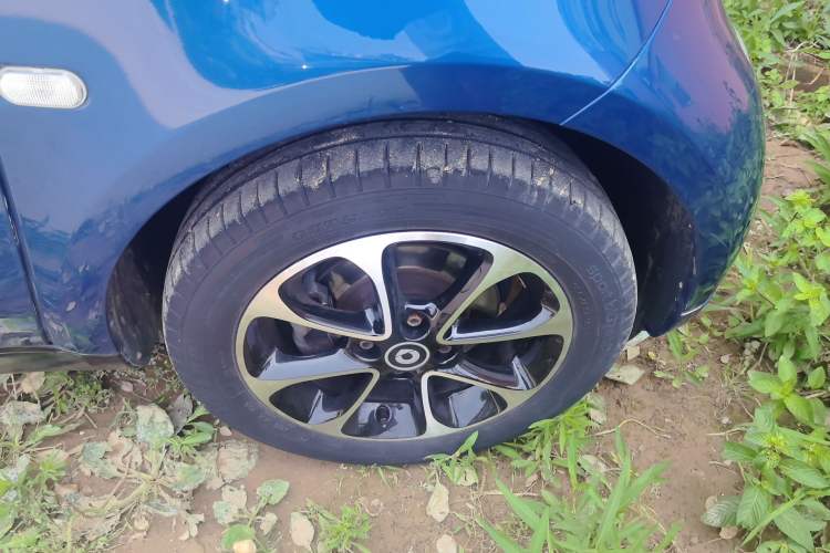 Used smart fortwo 2015 1.0L 52 kW Hardtop Passion Edition Right Front Wheel Hub