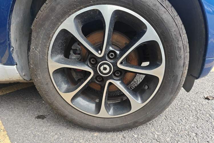 Used smart fortwo 2015 1.0L 52 kW Hardtop Passion Edition Right Front Wheel Hub
