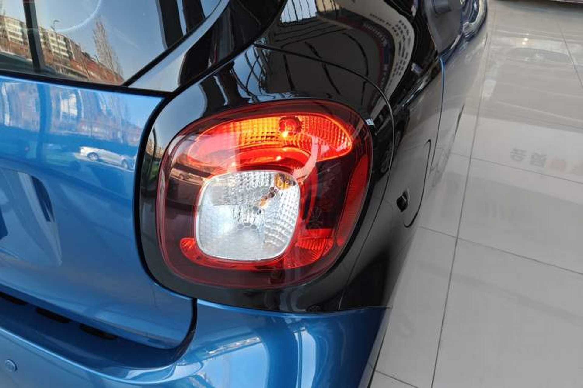 Used smart fortwo 2015 1.0L 52 kW hardtop Dynamic version Right Rear Taillight
