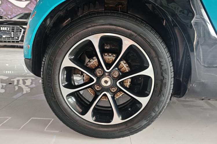 Used smart fortwo 2015 1.0L 52 kW Hardtop Passion Edition Right Rear Wheel Hub