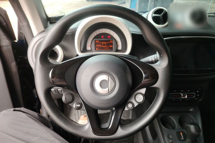 Used smart fortwo 2015 1.0L 52 kW hardtop Dynamic version Steering Wheel