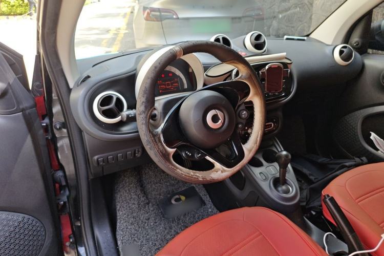 Used smart fortwo 2015 1.0L 52 kW hardtop Dynamic version Steering Wheel