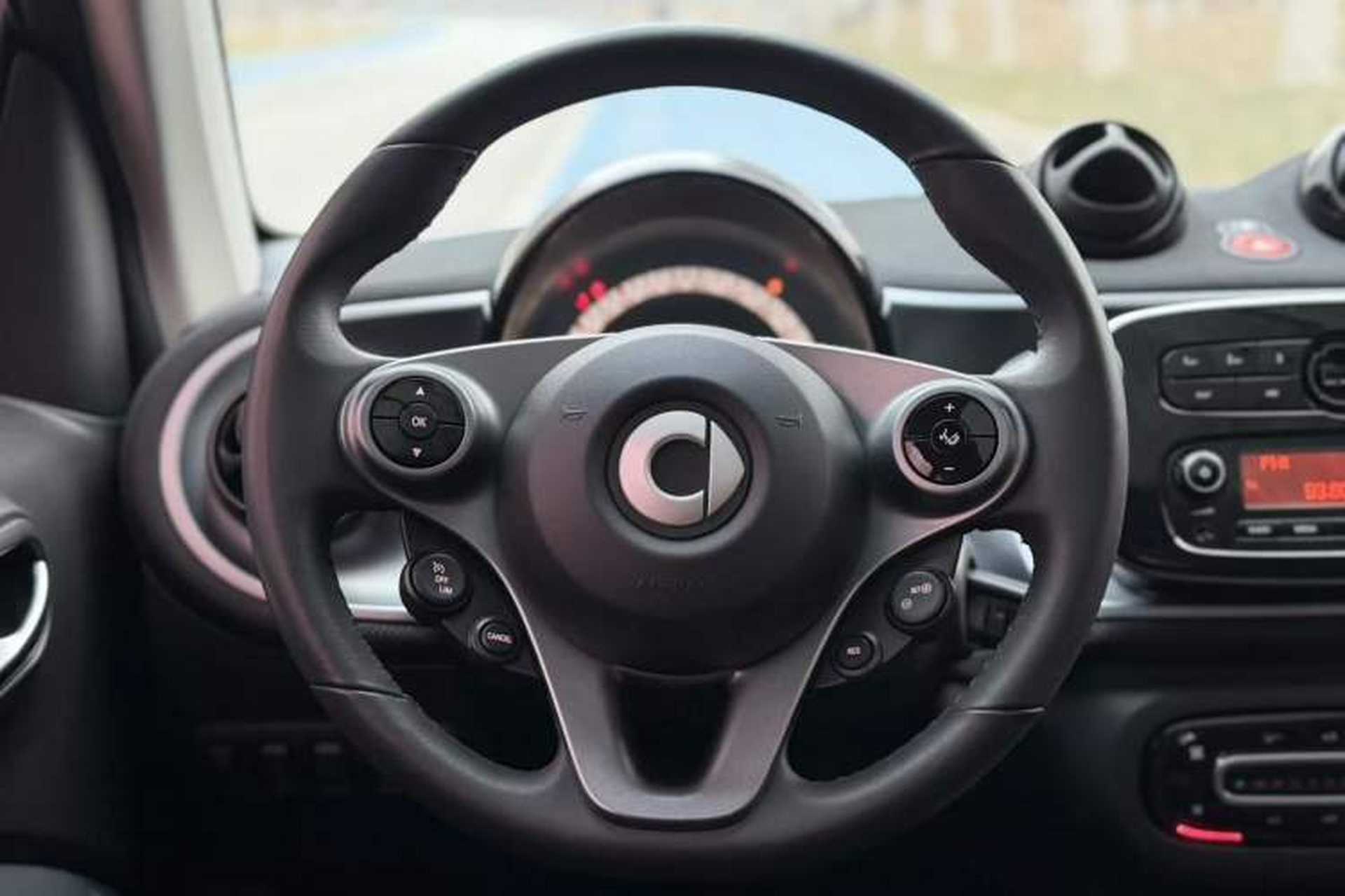 Used smart fortwo 2015 1.0L 52 kW Hardtop Passion Edition Steering Wheel