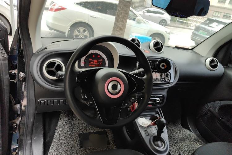 Used smart fortwo 2015 1.0L 52 kW hardtop Dynamic version Steering Wheel
