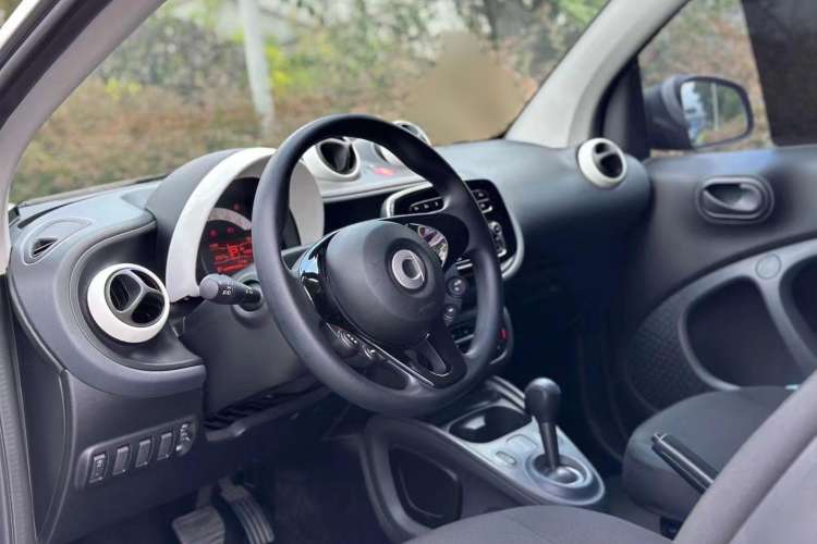 Used smart fortwo 2015 1.0L 52 kW hardtop Dynamic version Steering Wheel